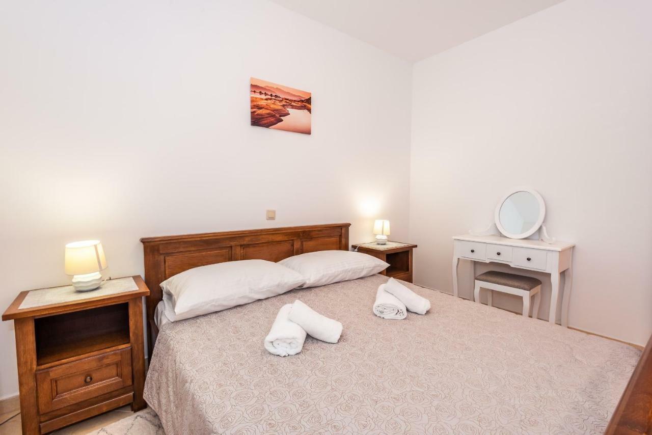 Apartmani Marina Klek Zewnętrze zdjęcie