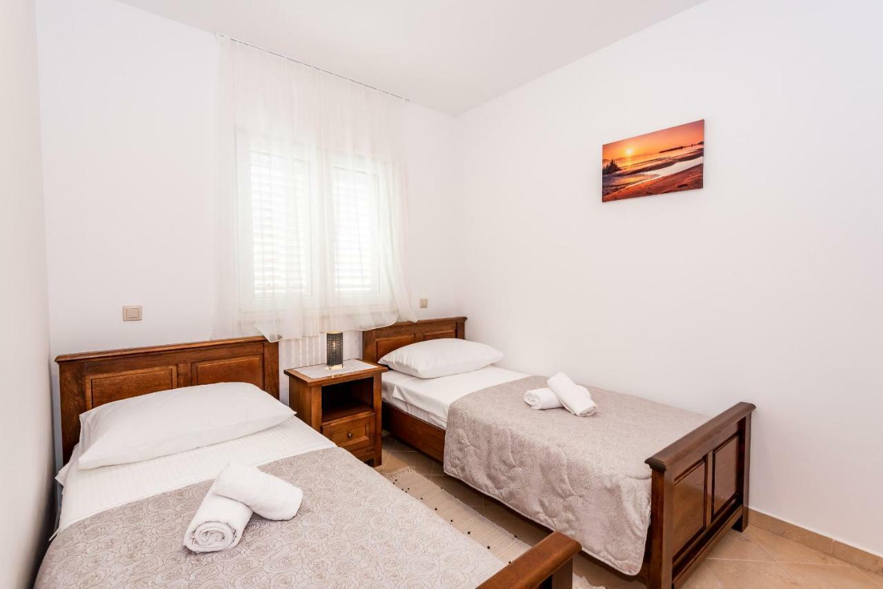 Apartmani Marina Klek Zewnętrze zdjęcie